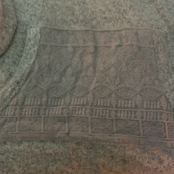 Lightweight Hoodie with Lace Details and 3/4 Sleeves - Picture 2 of 6